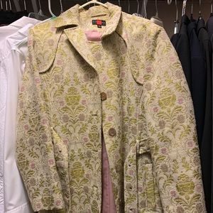 Gorgeous tapestry trench